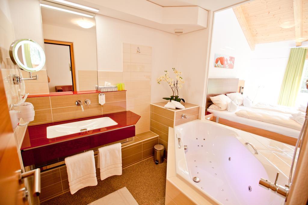 Hotel Und Appartementhof Waldeck Bad Füssing Rom bilde
